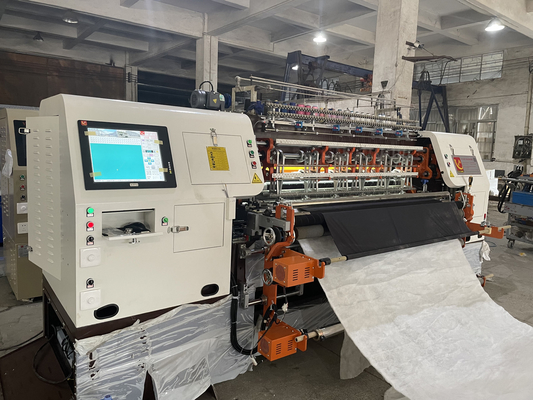 82 pulgadas Máquina de acolchado de agujas múltiples Alta precisión y rendimiento suave 3 filas de agujas
