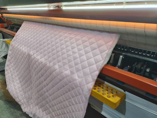 Equipo de tapicería de agujas múltiples de 128 pulgadas para productos de ropa de cama con velocidad de 1400 rpm
