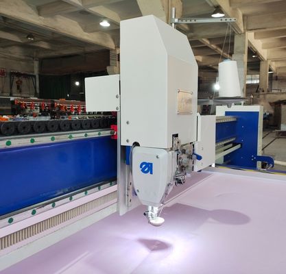 Máquina para cubrir con una sola cabeza de tipo industrial continuo para grandes patrones